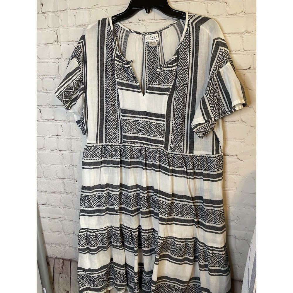 Dress Womens XL Black Trapeze & Swing V-Neck Knee Length Rayon Ruffle